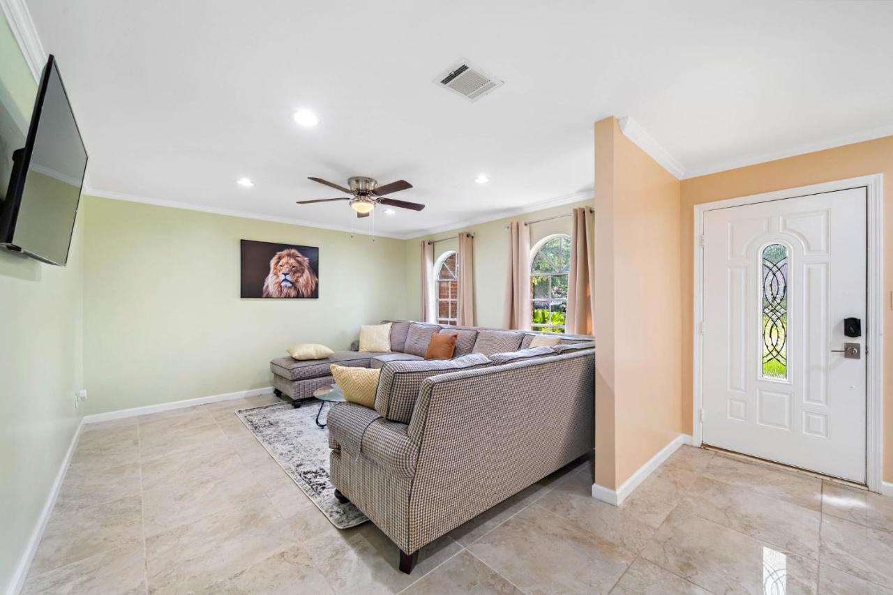 Pool Oasis Games Wifi Bbq Yard Sleep 16 Villa Houston Exterior photo