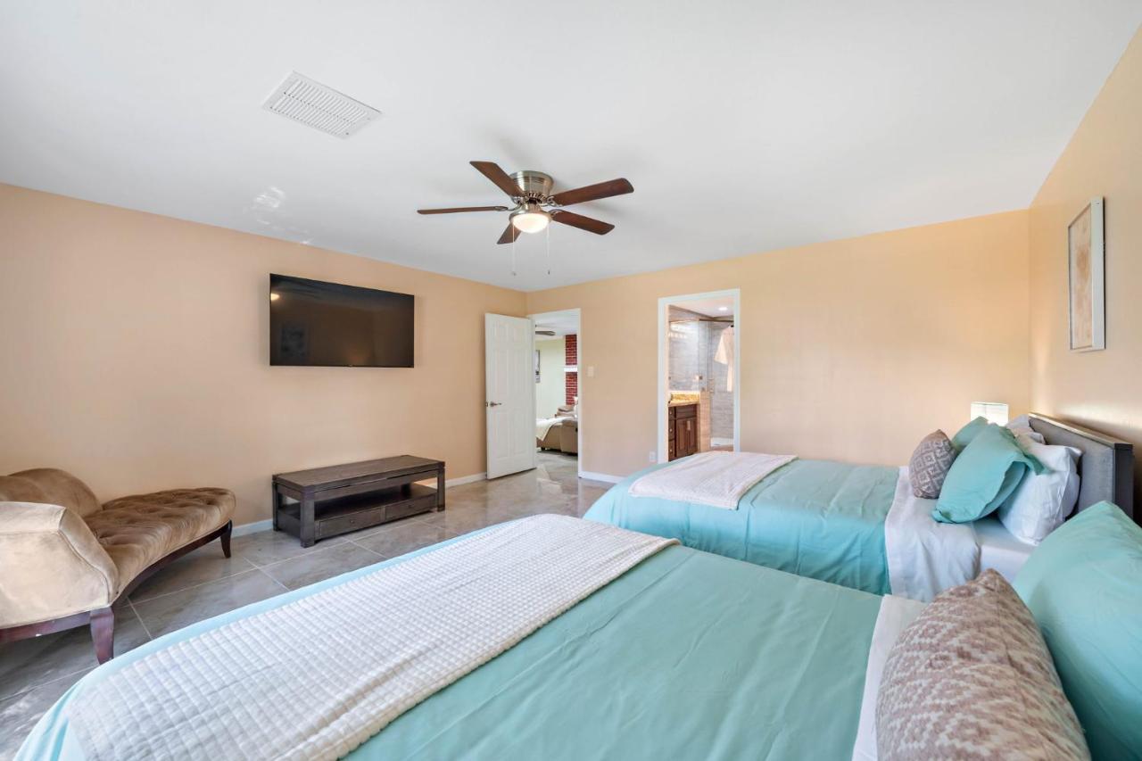 Pool Oasis Games Wifi Bbq Yard Sleep 16 Villa Houston Exterior photo